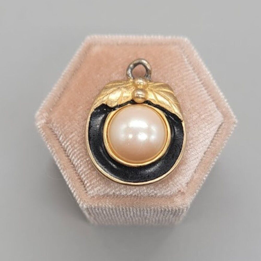 GIVENCHY Vintage Pendant